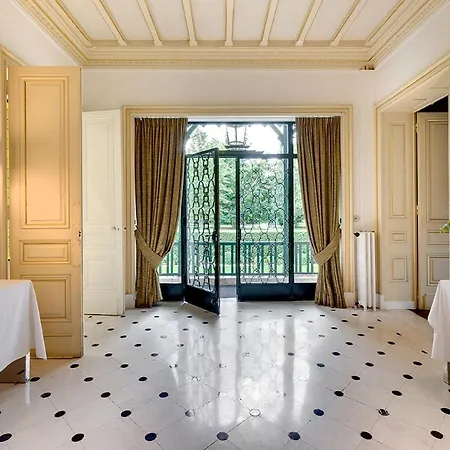 Exceptionnel Napoléonien Avec Piscine * Vichy