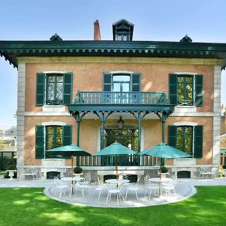 Exceptionnel Napoléonien Avec Piscine Chalet