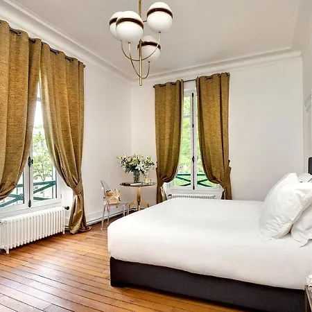 Exceptionnel Napoléonien Avec Piscine Chalet