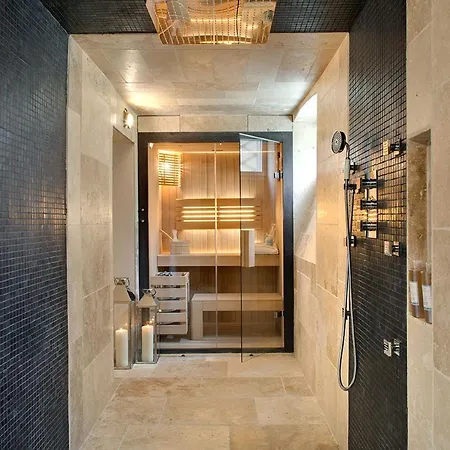 Exceptionnel Napoléonien Avec Piscine Vichy